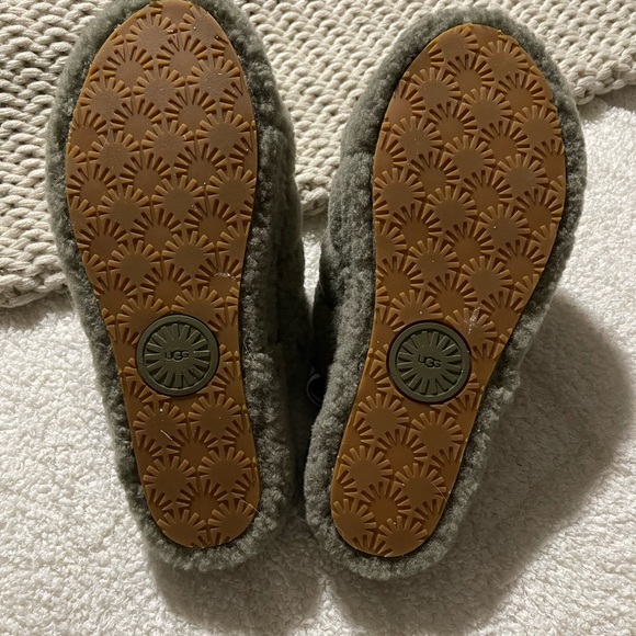 UGG® Fluff Yeah Slides - Picture 4 of 6